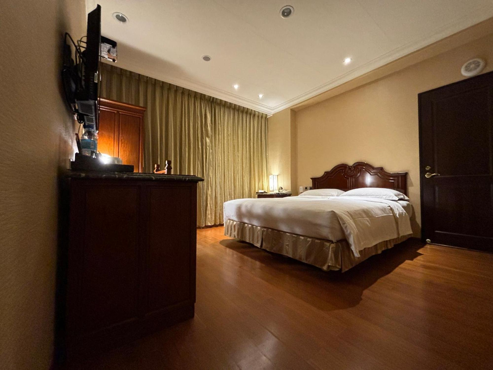 Royal Seasons Hotel Taipei ‧ Nanjing W. Eksteriør billede