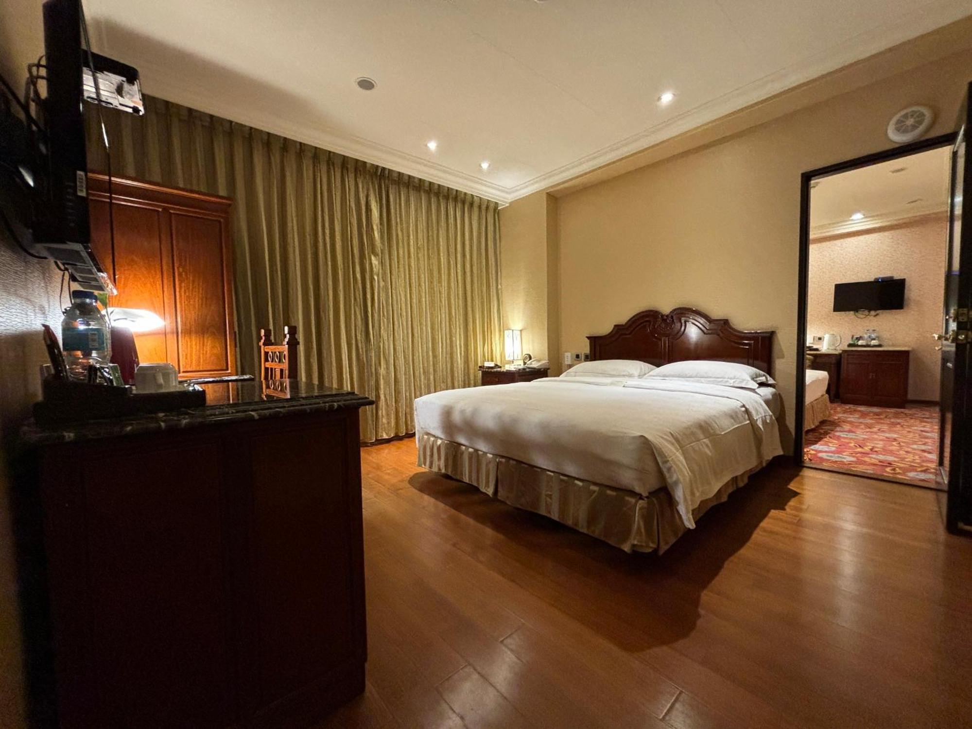 Royal Seasons Hotel Taipei ‧ Nanjing W. Eksteriør billede