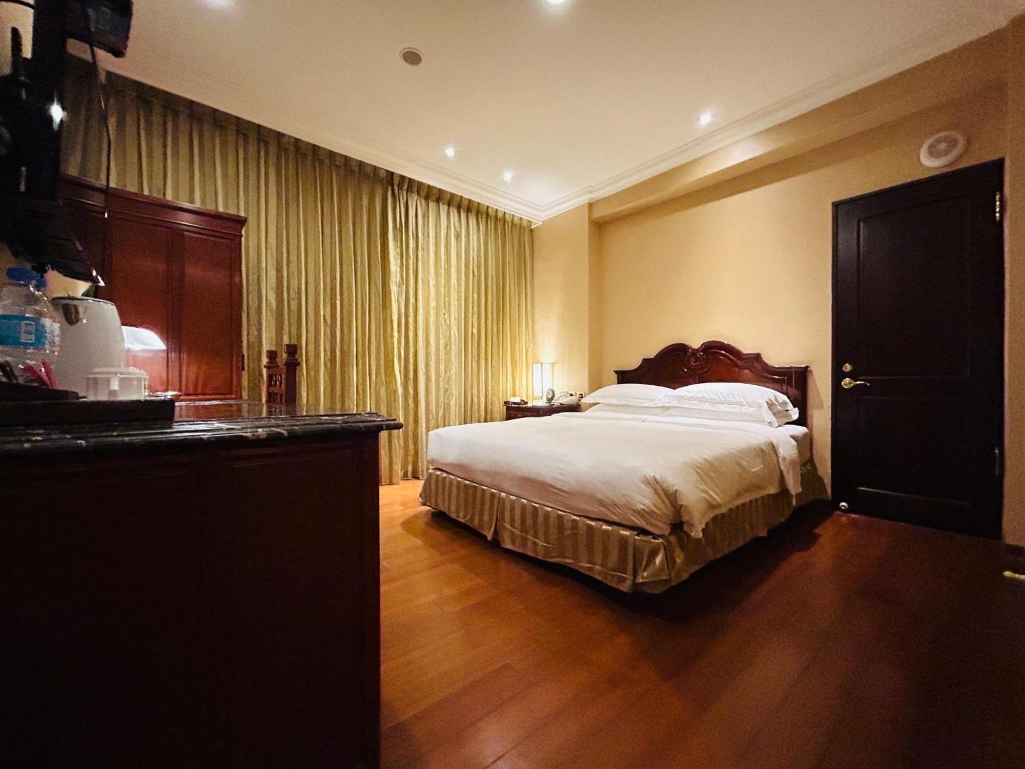 Royal Seasons Hotel Taipei ‧ Nanjing W. Eksteriør billede