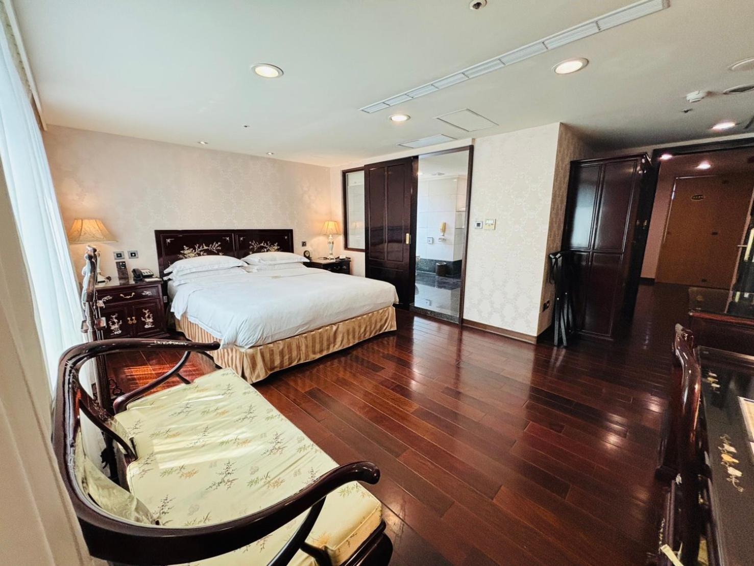 Royal Seasons Hotel Taipei ‧ Nanjing W. Eksteriør billede